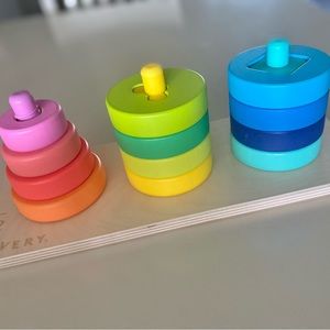 Lovevery twist and pivot puzzle